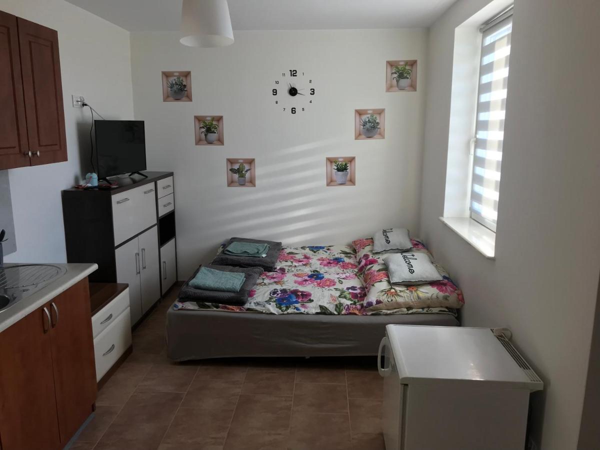 Kris Apartment Kajetany ภายนอก รูปภาพ